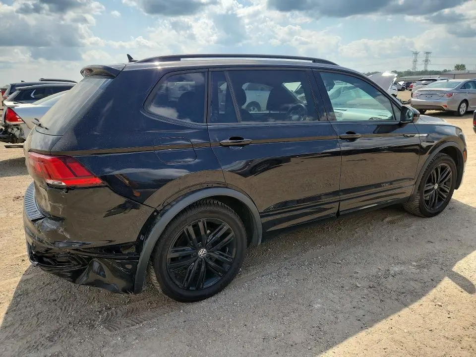 2022 VOLKSWAGEN TIGUAN SE R-LINE BLACK  
