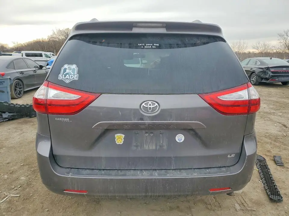 2015 TOYOTA SIENNA LE 8-PASSENGER  