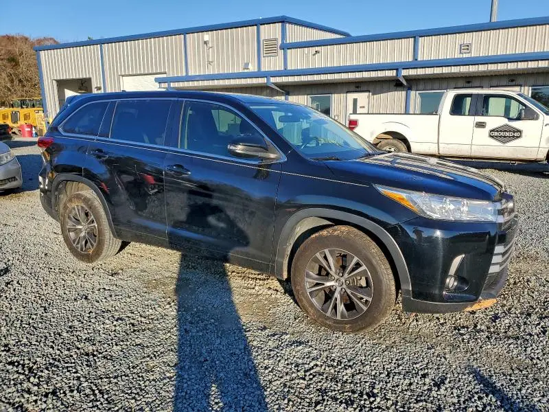 2018 TOYOTA HIGHLANDER LE  