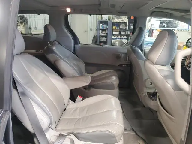 2011 TOYOTA SIENNA XLE  