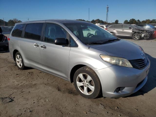 2011 TOYOTA SIENNA 