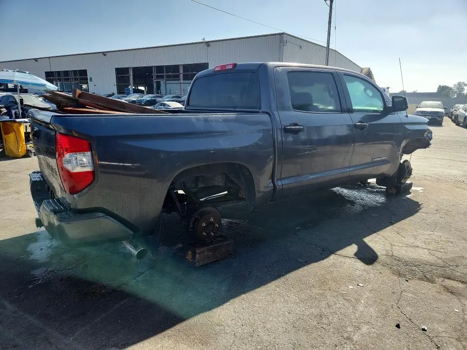 2017 TOYOTA TUNDRA CREWMAX SR5  