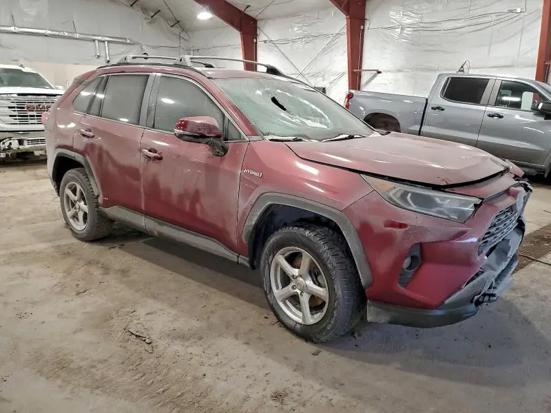 2021 TOYOTA RAV4 XLE  