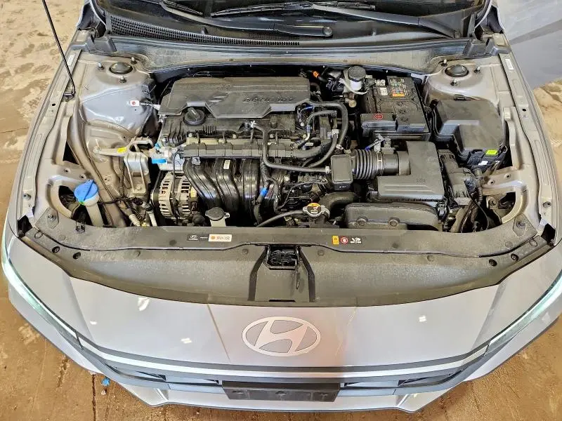 2025 HYUNDAI ELANTRA SE  
