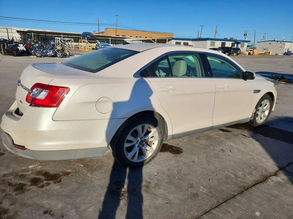 2011 FORD TAURUS SEL  