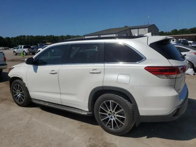 2017 TOYOTA HIGHLANDER SE  