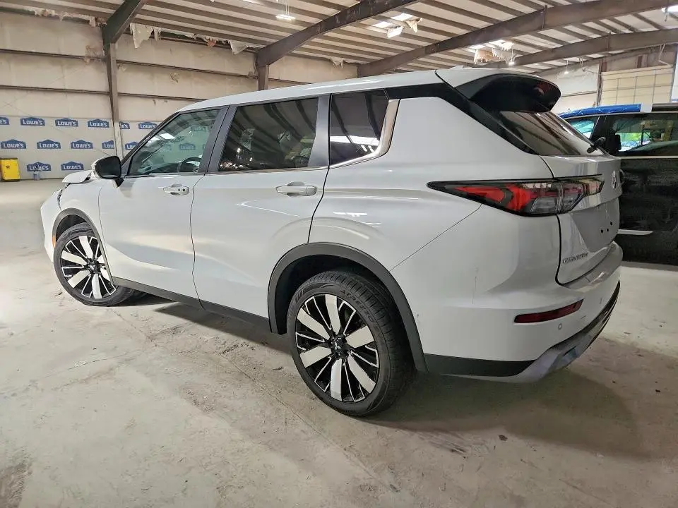 2025 MITSUBISHI OUTLANDER SE  