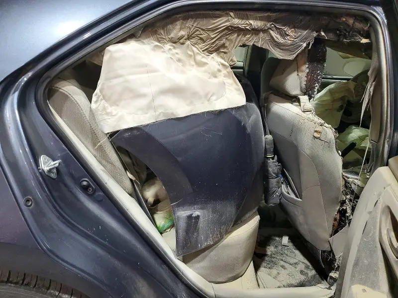2015 TOYOTA COROLLA LE PLUS  
