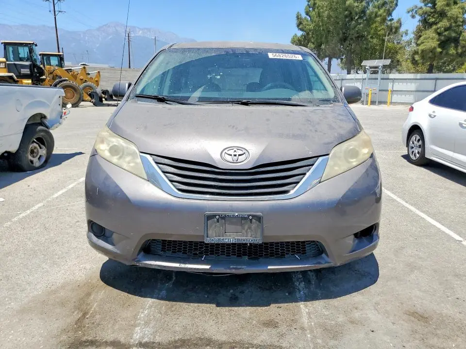 2011 TOYOTA SIENNA   