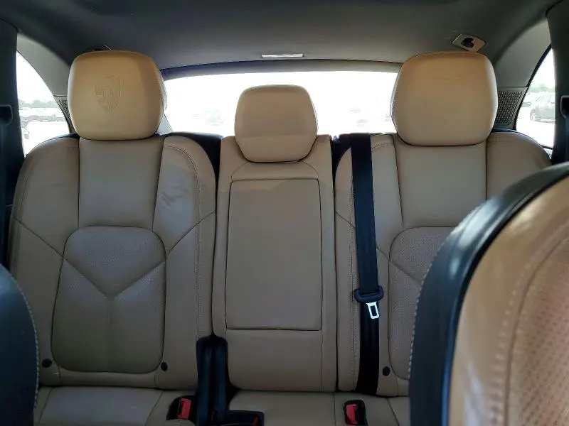 2018 PORSCHE CAYENNE   