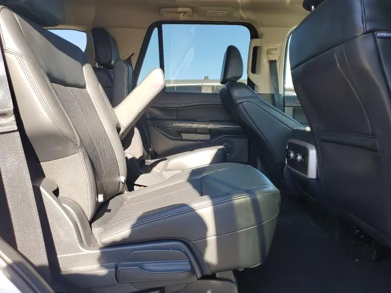 2024 FORD EXPEDITION XLT  