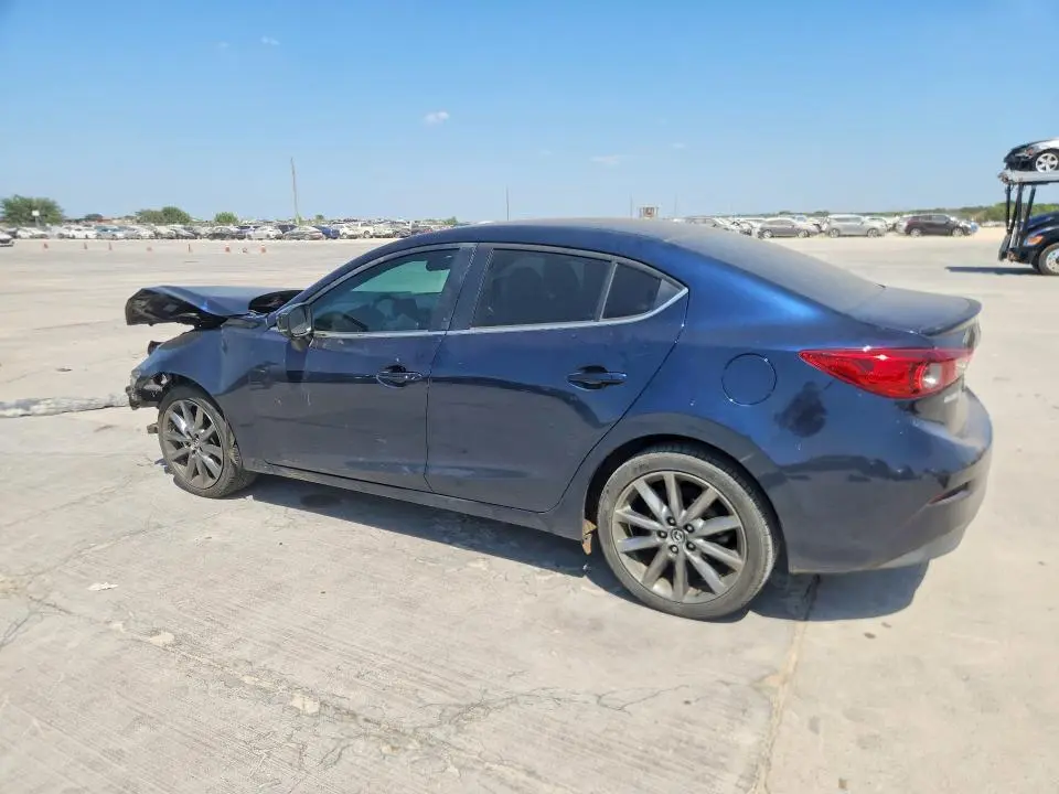 2018 MAZDA 3 TOURING  