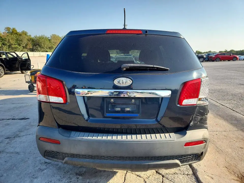 2013 KIA SORENTO LX  