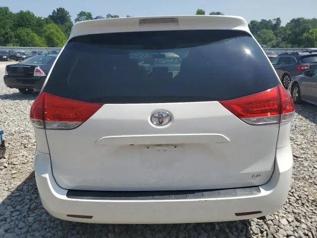 2013 TOYOTA SIENNA LE  