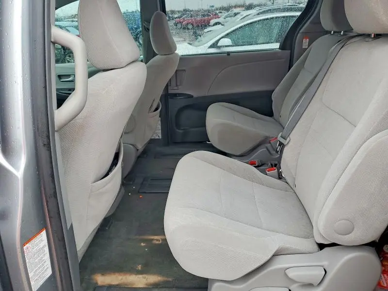 2017 TOYOTA SIENNA LE 8-PASSENGER  