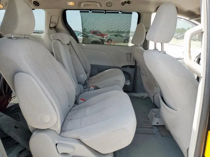 2012 TOYOTA SIENNA LE  