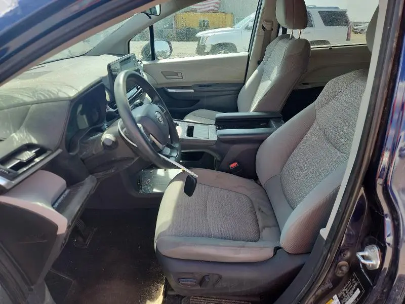 2021 TOYOTA SIENNA LE  