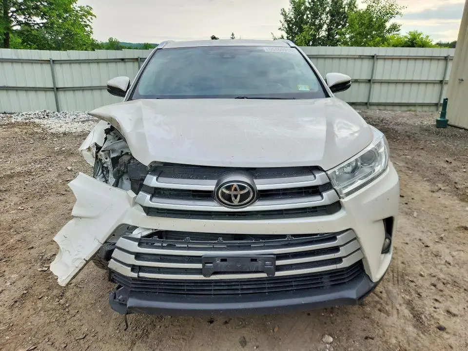 2019 TOYOTA HIGHLANDER XLE  