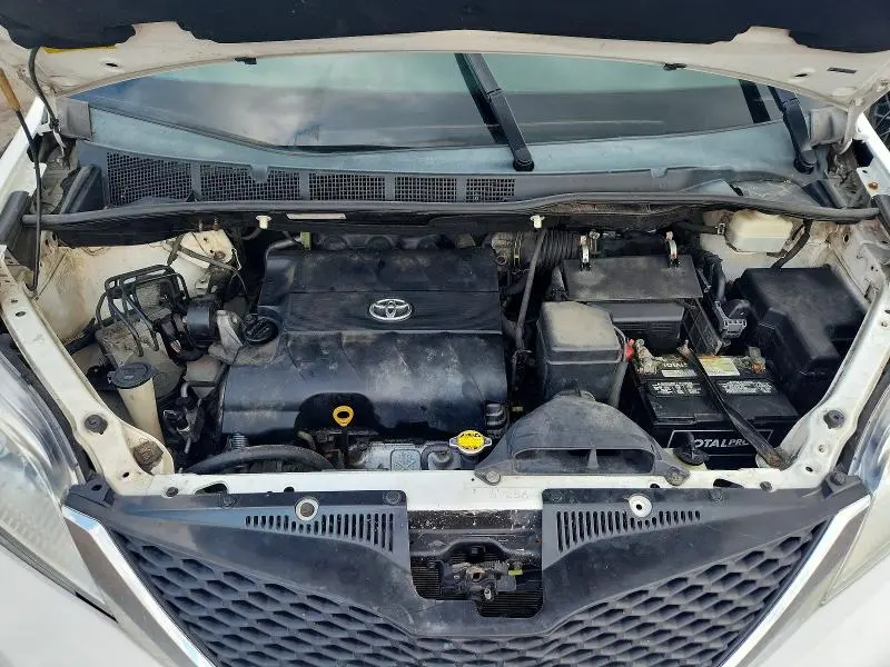 2011 TOYOTA SIENNA SPORT  