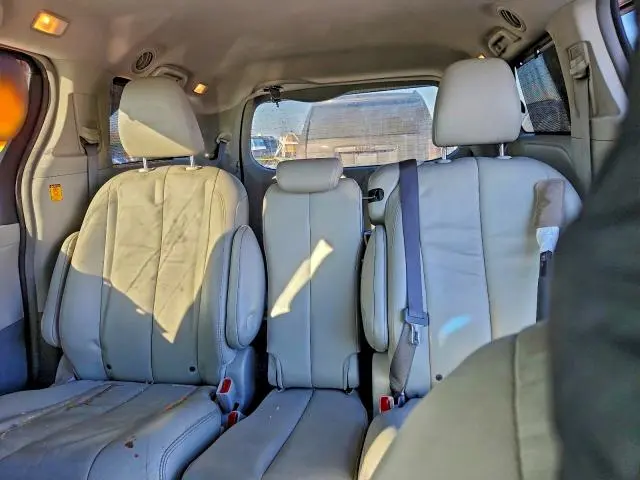 2011 TOYOTA SIENNA XLE  