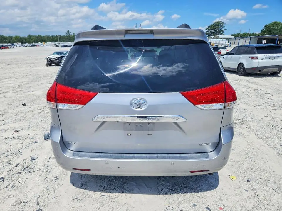 2011 TOYOTA SIENNA LIMITED 7-PASSENGER  
