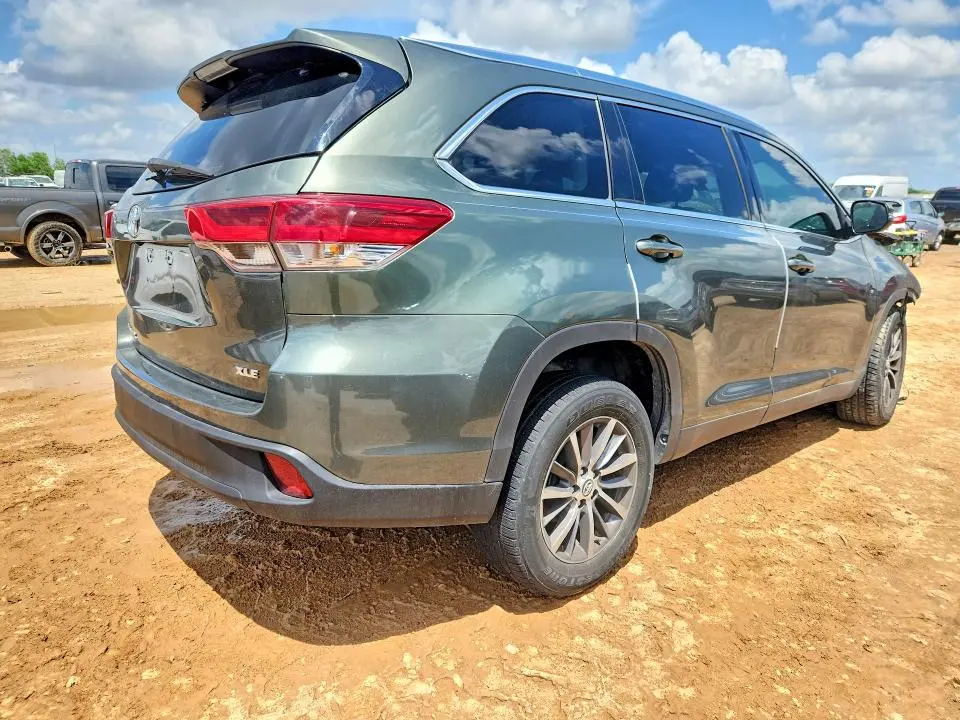 2019 TOYOTA HIGHLANDER XLE  