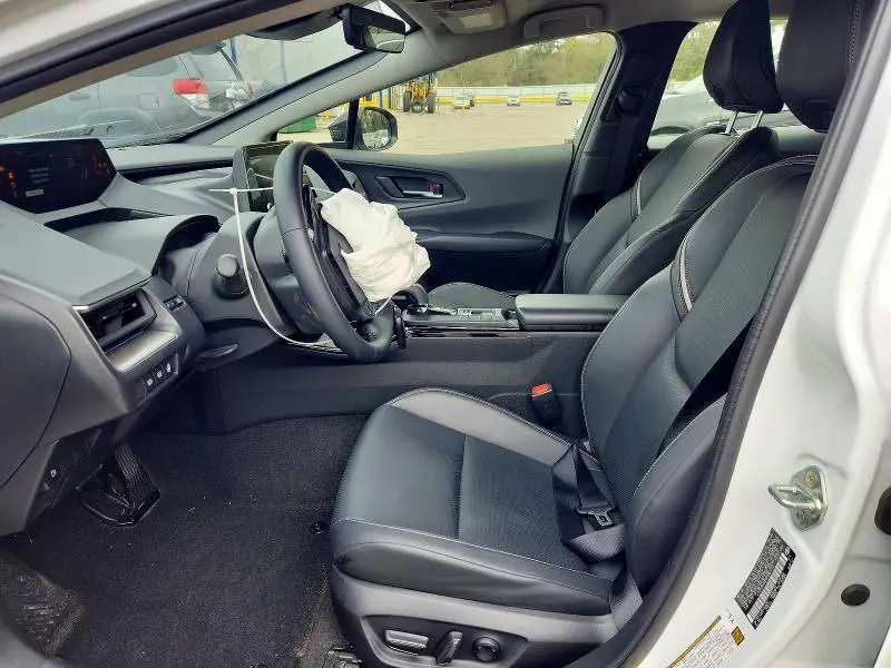 2025 TOYOTA PRIUS XLE  