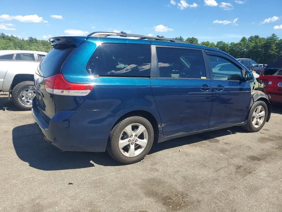 2011 TOYOTA SIENNA LE  