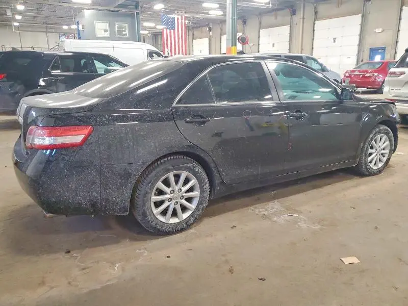 2011 TOYOTA CAMRY SE  