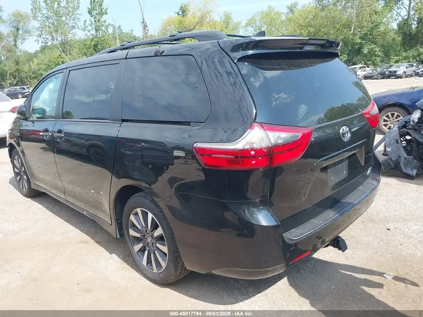 2020 TOYOTA SIENNA XLE