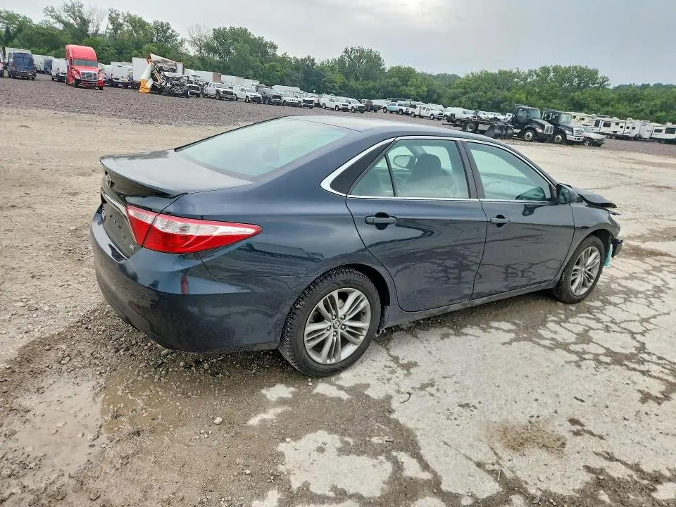 2016 TOYOTA CAMRY SE  