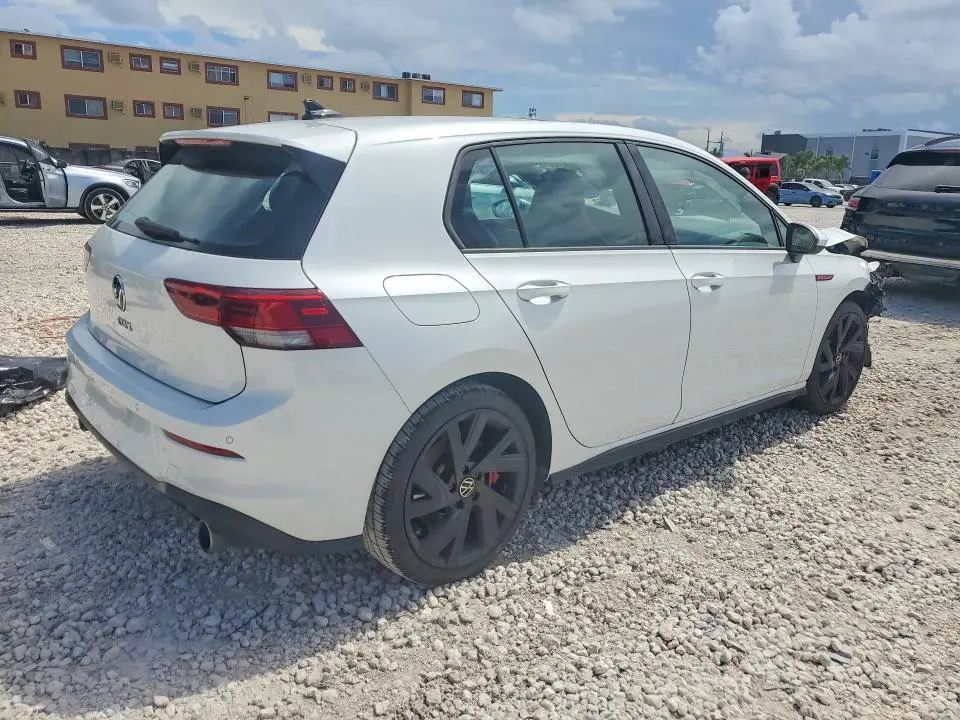 2022 VOLKSWAGEN GTI SE  