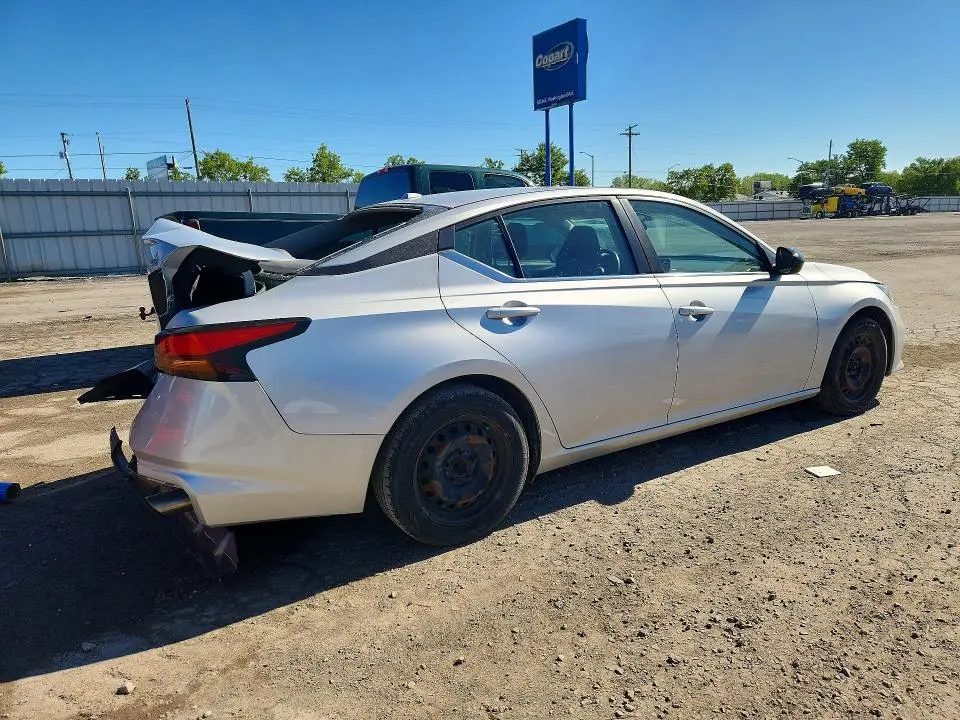 2019 NISSAN ALTIMA SR  