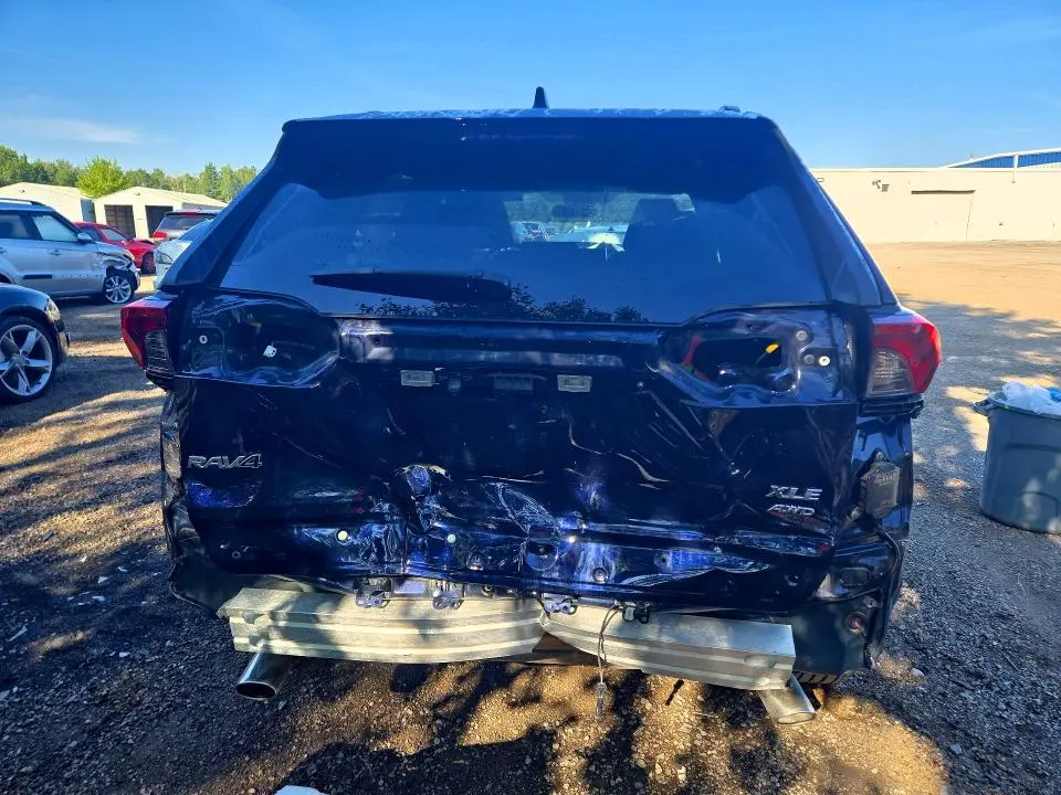 2025 TOYOTA RAV4 XLE  