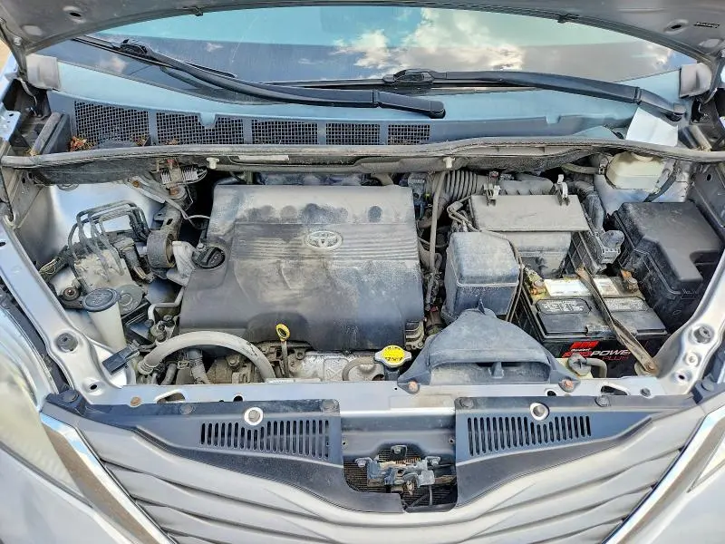 2013 TOYOTA SIENNA XLE 8-PASSENGER  