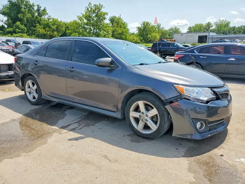 2013 TOYOTA CAMRY SE  