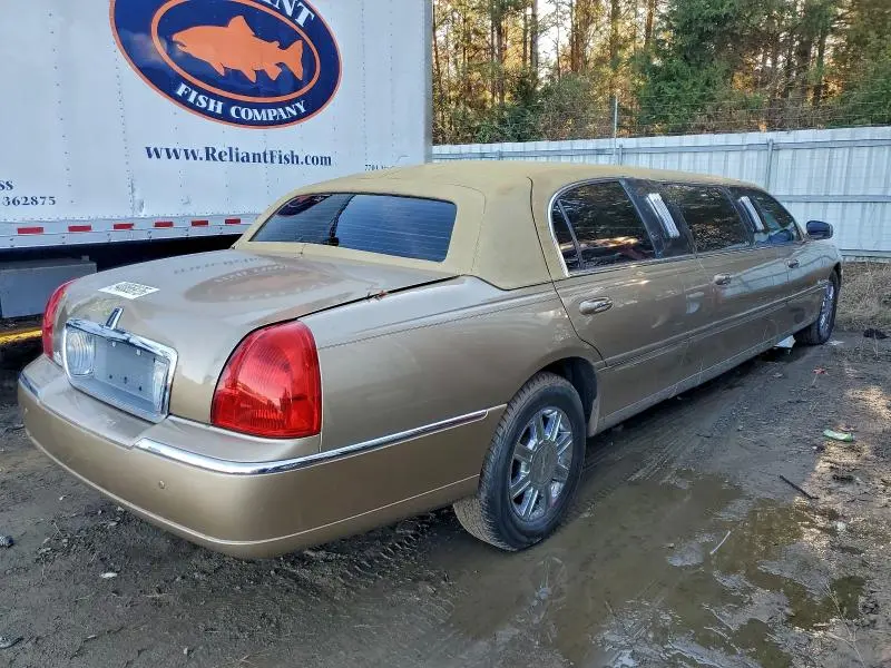 2011 LINCOLN TOWN CAR   