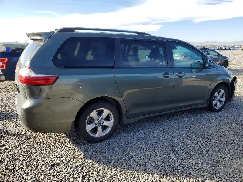 2018 TOYOTA SIENNA LE  