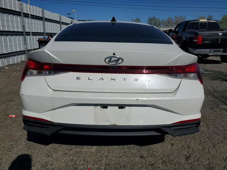 2021 HYUNDAI ELANTRA SE  