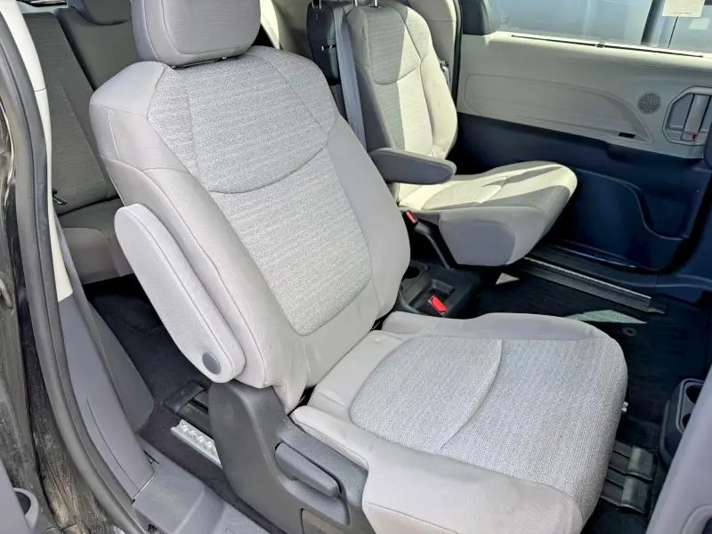2023 TOYOTA SIENNA LE 8-PASSENGER  