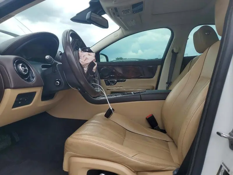 2016 JAGUAR XJ   