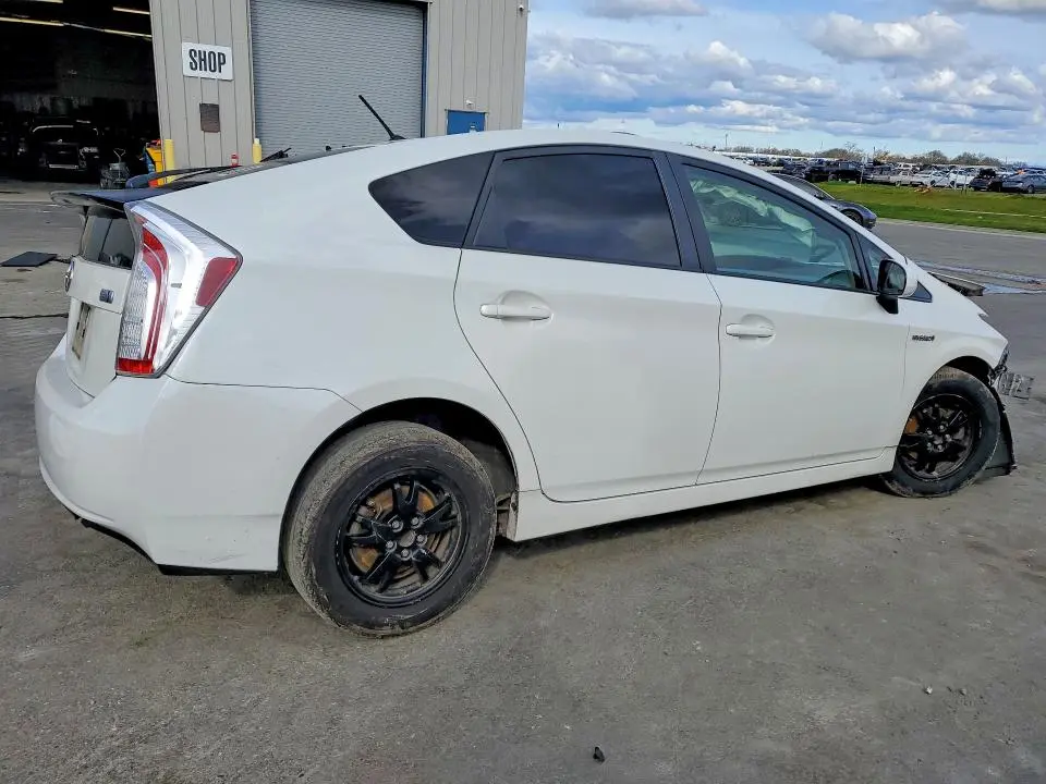 2014 TOYOTA PRIUS   