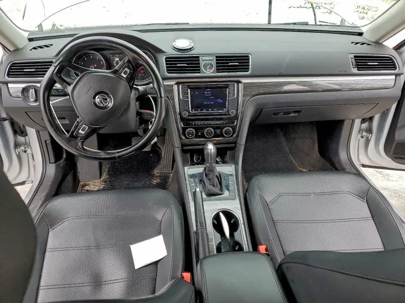 2016 VOLKSWAGEN PASSAT SE  