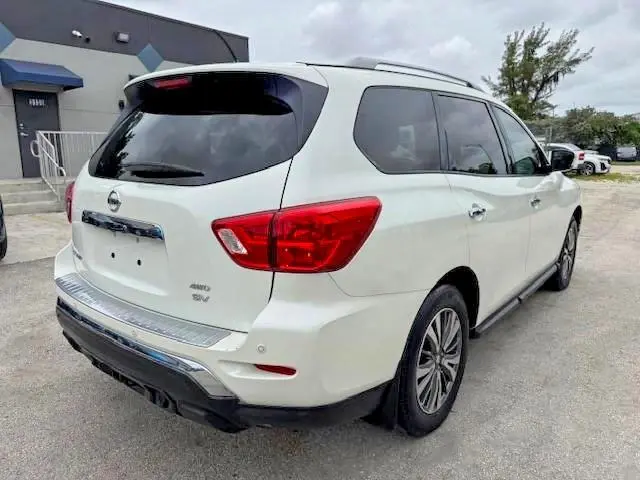 2017 NISSAN PATHFINDER SV  