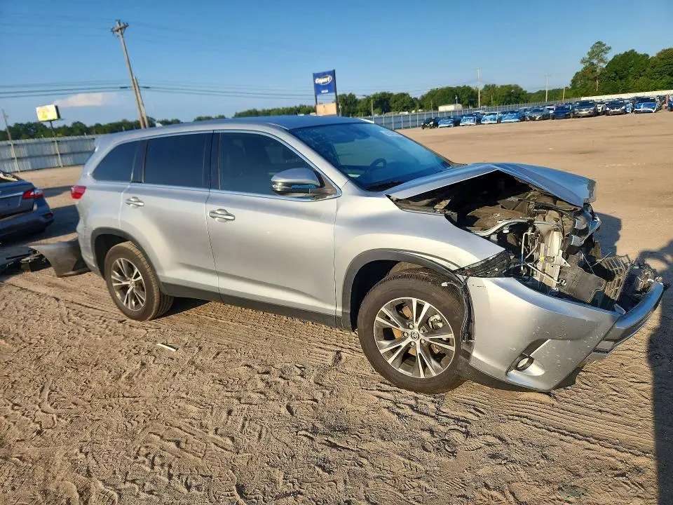 2019 TOYOTA HIGHLANDER LE PLUS  
