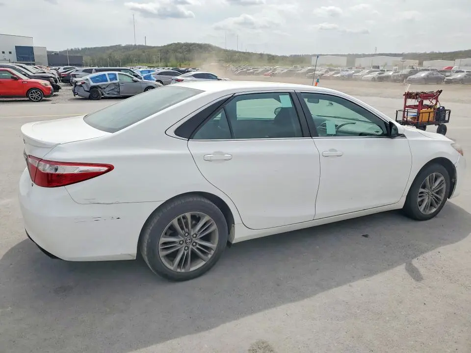 2017 TOYOTA CAMRY SE  