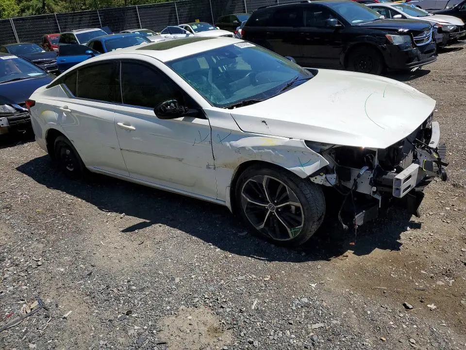 2023 NISSAN ALTIMA SR  