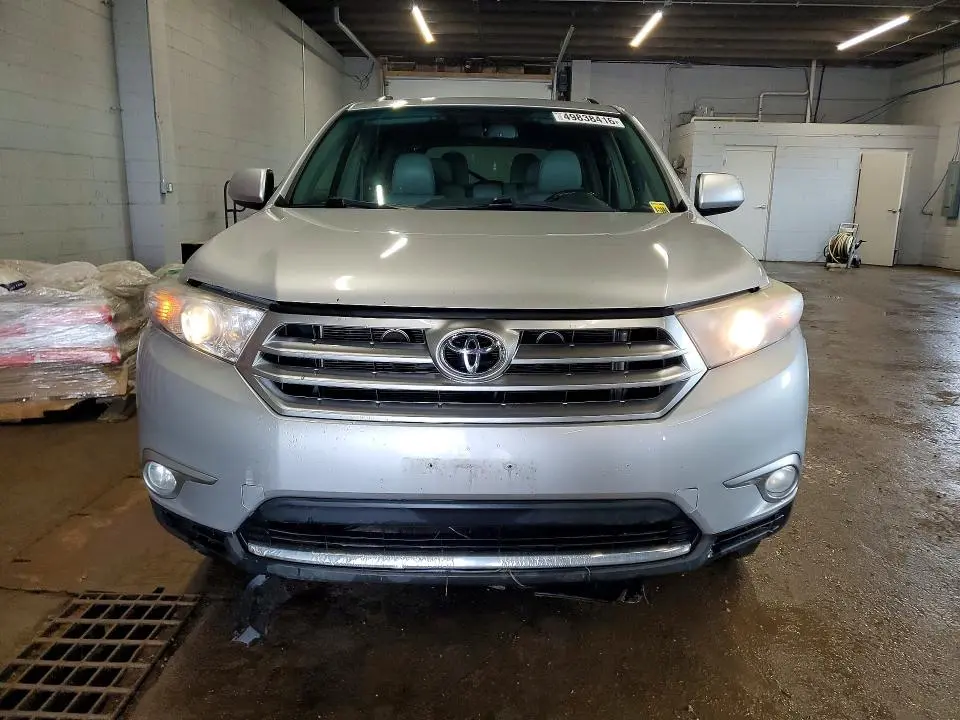 2011 TOYOTA HIGHLANDER SE  