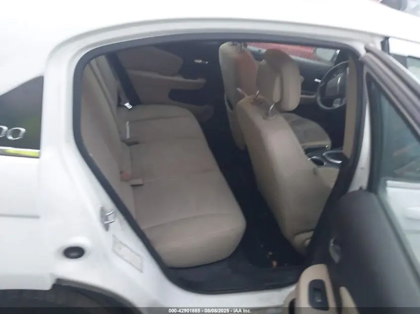 2012 CHRYSLER 200 LX