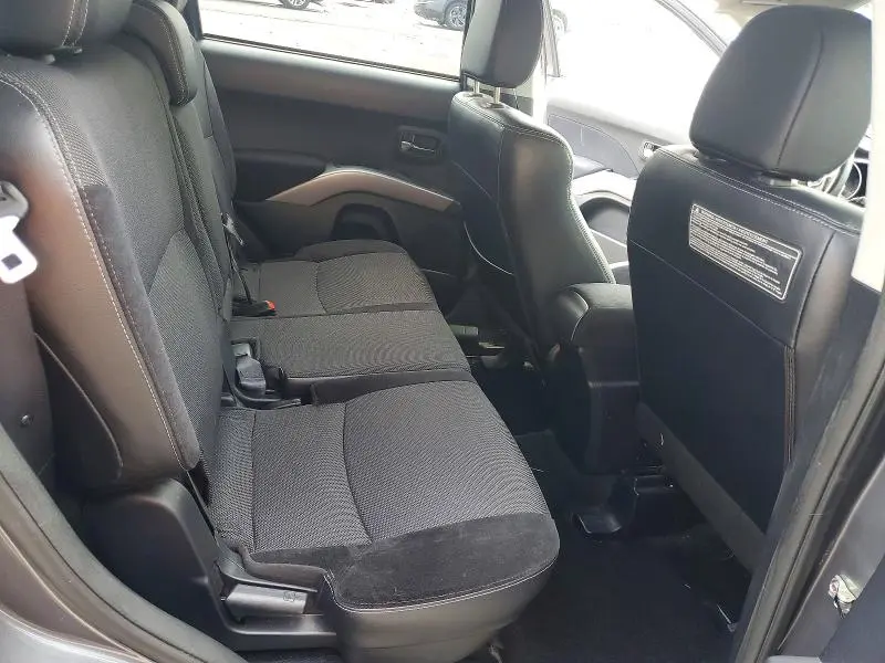 2012 MITSUBISHI OUTLANDER SE  